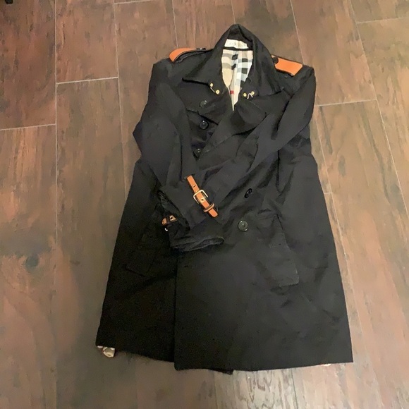 🧥 Classy Black Coat with faux leather and plaid interior - Picture 7 of 12